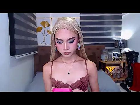 Snapshot of JuicyCockThea chatting on 06/18/26, 11:37 JuicyCockThea online show from 06/18/26, 11:37