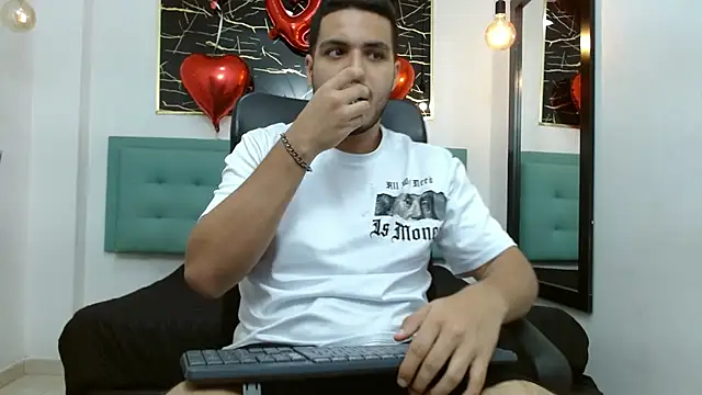 Snapshot of Trevor_Ash chatting on 02/18/26, 03:37 Trevor Ash online show from 02/18/26, 03:37