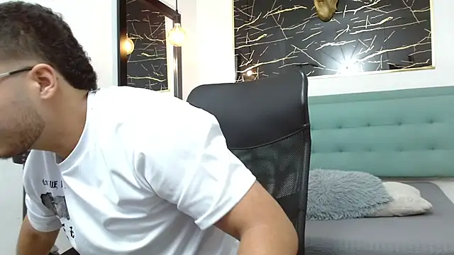 Snapshot of Trevor_Ash chatting on 02/11/26, 03:28 Trevor Ash online show from 02/11/26, 03:28