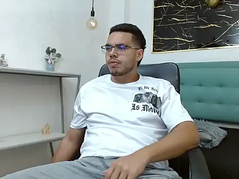 Snapshot of Trevor_Ash chatting on 02/13/26, 03:28 Trevor Ash online show from 02/13/26, 03:28