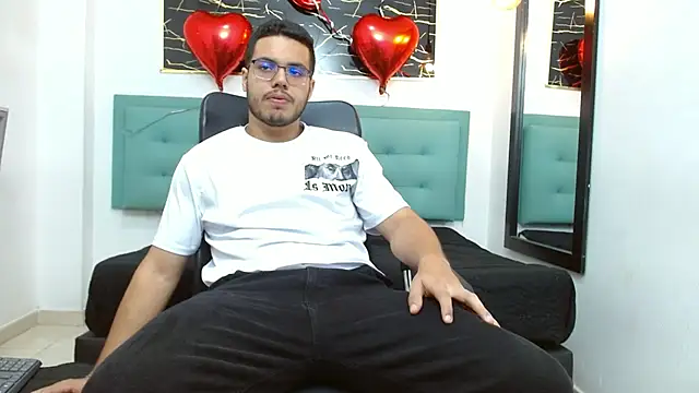 Snapshot of Trevor_Ash chatting on 02/21/26, 03:30 Trevor Ash online show from 02/21/26, 03:30