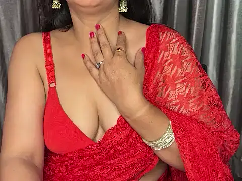 Snapshot of Radhika_4_you chatting on 05/19/26, 01:56 Radhika 4 you online show from 05/19/26, 01:56