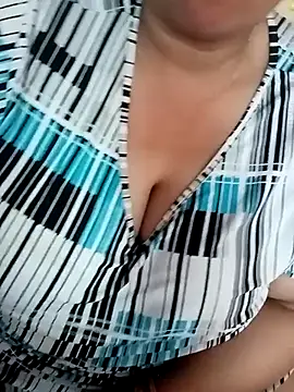 Snapshot of Simran_008 chatting on 07/10/26, 04:23 Simran 008 online show from 07/10/26, 04:23