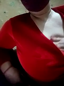 Snapshot of Simran_008 chatting on 02/15/26, 12:22 Simran 008 online show from 02/15/26, 12:22