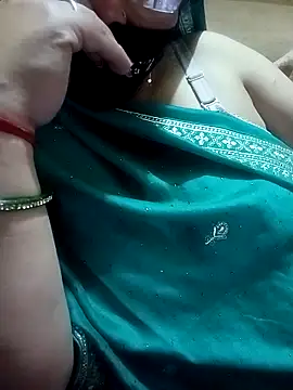 Snapshot of Simran_008 chatting on 02/28/26, 04:39 Simran 008 online show from 02/28/26, 04:39