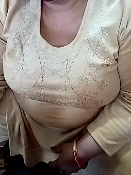 Snapshot of Simran_008 chatting on 02/14/26, 09:42 Simran 008 online show from 02/14/26, 09:42