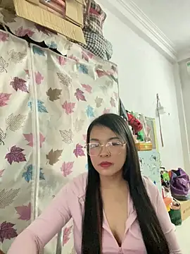 Snapshot of Strawberry-wet chatting on 03/11/26, 05:23 Strawberry-wet online show from 03/11/26, 05:23