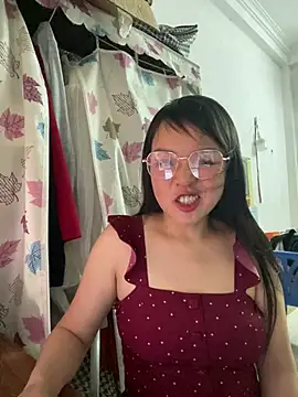 Snapshot of Strawberry-wet chatting on 03/21/26, 05:30 Strawberry-wet online show from 03/21/26, 05:30