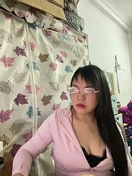 Snapshot of Strawberry-wet chatting on 03/14/26, 12:44 Strawberry-wet online show from 03/14/26, 12:44