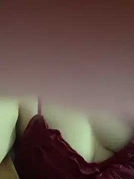 Strawberry-wet online show from 04/21/26, 03:57
