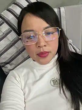 Snapshot of Strawberry-wet chatting on 02/15/26, 04:28 Strawberry-wet online show from 02/15/26, 04:28