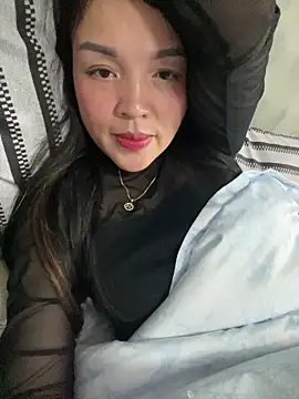 Snapshot of Strawberry-wet chatting on 02/14/26, 03:56 Strawberry-wet online show from 02/14/26, 03:56