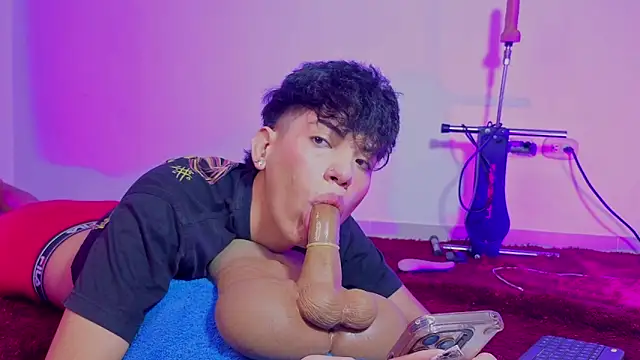 max femboy online show from 05/28/26, 10:04