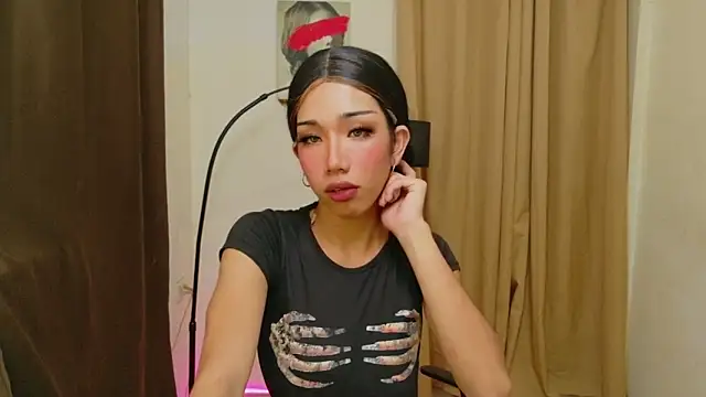 Queenoflustx online show from 05/13/26, 01:51