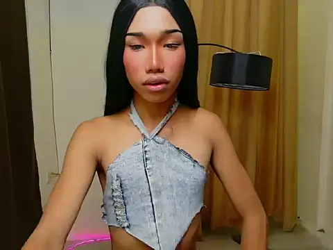 Queenoflustx online show from 05/06/26, 01:04