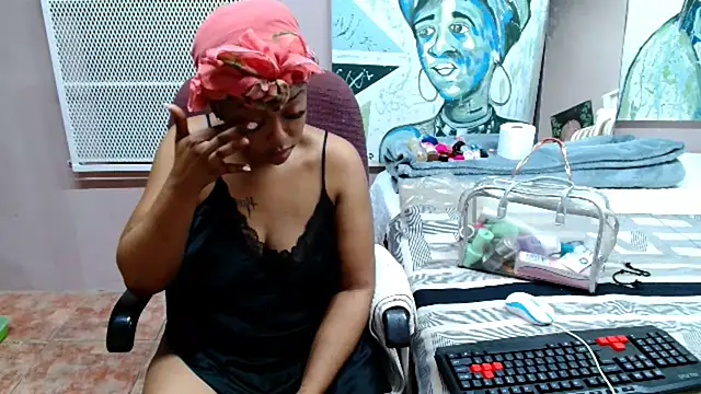 TyraHotxxx online show from 04/13/26, 04:27