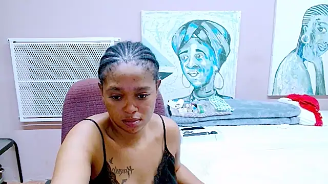 Snapshot of TyraHotxxx chatting on 05/15/26, 01:14 TyraHotxxx online show from 05/15/26, 01:14