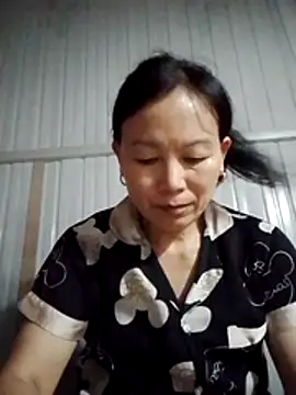 Snapshot of Kiss_love2 chatting on 07/14/26, 03:44 Kiss love2 online show from 07/14/26, 03:44