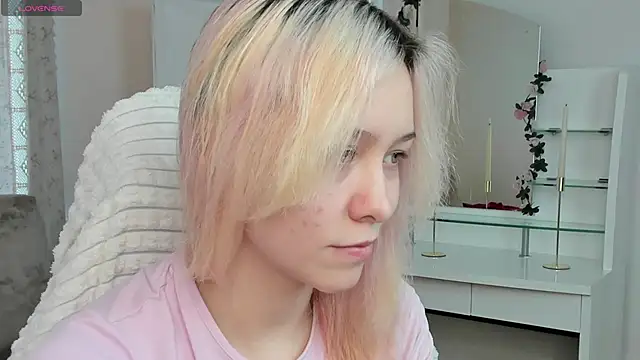 EmilyTrase online show from 04/28/26, 02:27