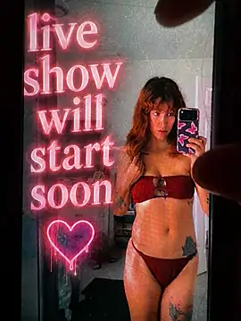 Snapshot of minnie_sexyy chatting on 06/15/26, 04:45 minnie sexyy online show from 06/15/26, 04:45