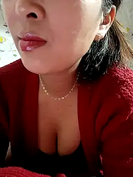 Snapshot of Ella_lee18 chatting on 02/19/26, 12:18 Ella lee18 online show from 02/19/26, 12:18