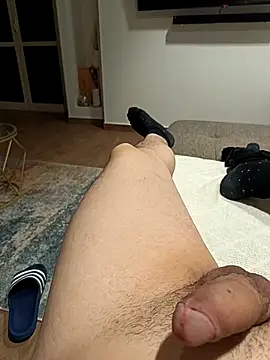 Snapshot of andrepix995 chatting on 02/14/26, 01:44 andrepix995 online show from 02/14/26, 01:44