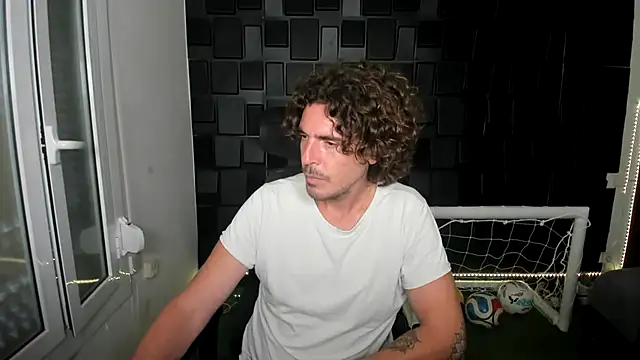 Snapshot of joaquin420_hot chatting on 06/06/26, 06:40 joaquin420 hot online show from 06/06/26, 06:40
