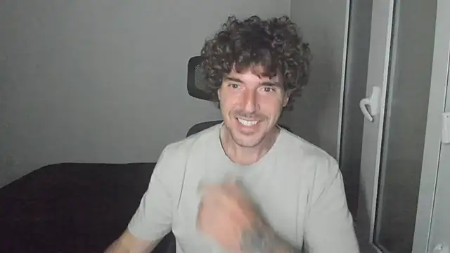 Snapshot of joaquin420_hot chatting on 02/27/26, 11:04 joaquin420 hot online show from 02/27/26, 11:04