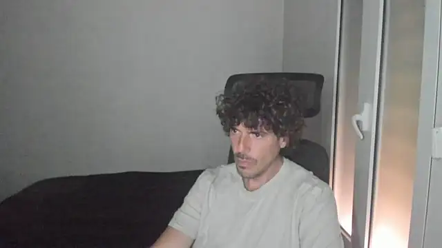 Snapshot of joaquin420_hot chatting on 02/28/26, 11:21 joaquin420 hot online show from 02/28/26, 11:21