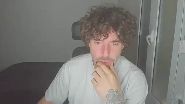 Snapshot of joaquin420_hot chatting on 02/14/26, 11:05 joaquin420 hot online show from 02/14/26, 11:05