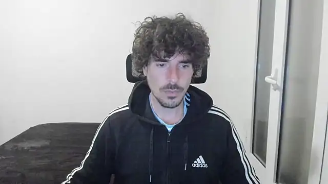 Snapshot of joaquin420_hot chatting on 02/22/26, 08:43 joaquin420 hot online show from 02/22/26, 08:43