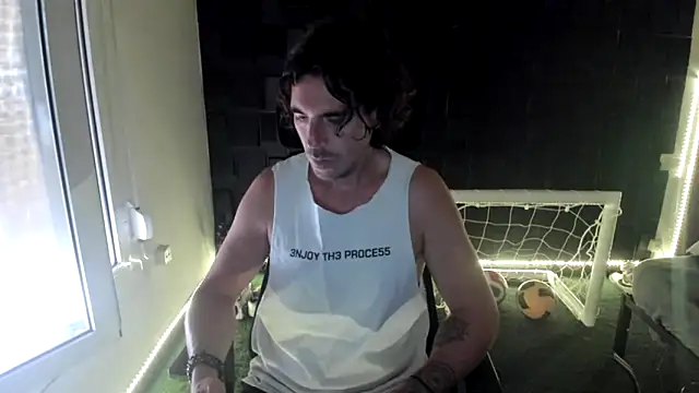 Snapshot of joaquin420_hot chatting on 06/02/26, 09:42 joaquin420 hot online show from 06/02/26, 09:42