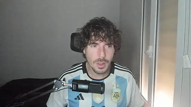 Snapshot of joaquin420_hot chatting on 02/19/26, 10:12 joaquin420 hot online show from 02/19/26, 10:12