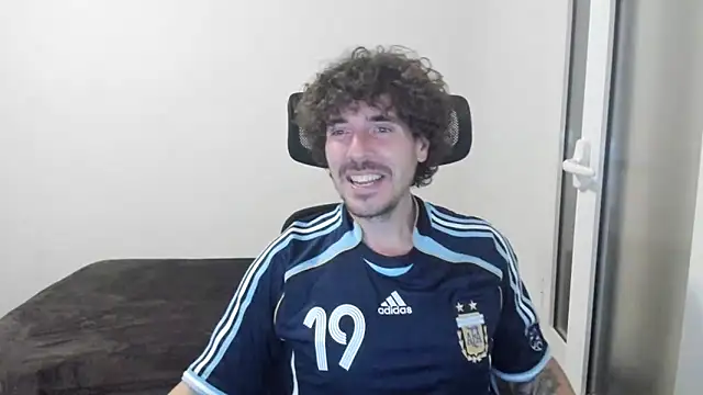 Snapshot of joaquin420_hot chatting on 02/20/26, 10:01 joaquin420 hot online show from 02/20/26, 10:01