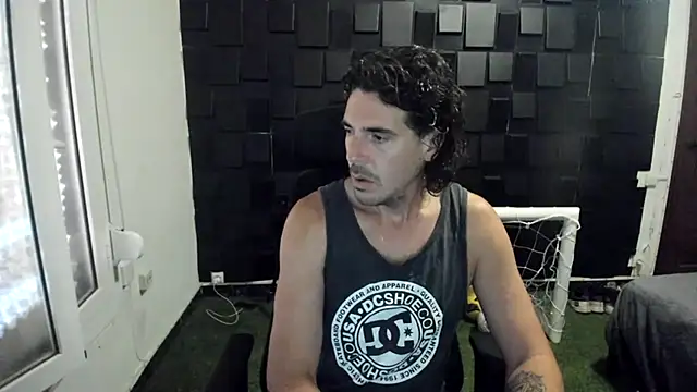 Snapshot of joaquin420_hot chatting on 06/24/26, 08:35 joaquin420 hot online show from 06/24/26, 08:35