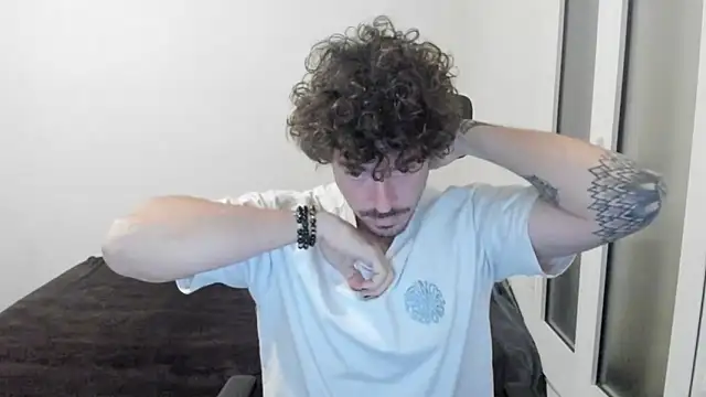 Snapshot of joaquin420_hot chatting on 02/24/26, 05:19 joaquin420 hot online show from 02/24/26, 05:19