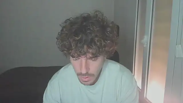 Snapshot of joaquin420_hot chatting on 02/15/26, 10:25 joaquin420 hot online show from 02/15/26, 10:25