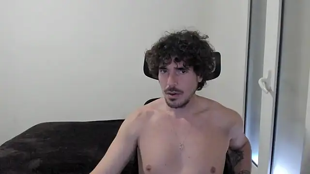 Snapshot of joaquin420_hot chatting on 02/21/26, 10:06 joaquin420 hot online show from 02/21/26, 10:06