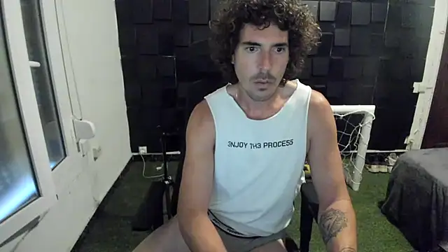 Snapshot of joaquin420_hot chatting on 06/23/26, 07:23 joaquin420 hot online show from 06/23/26, 07:23