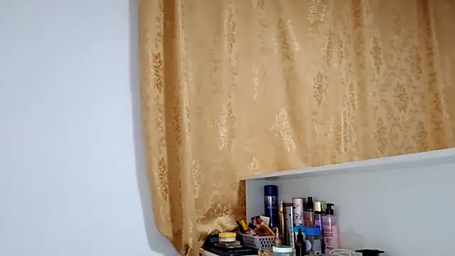 Snapshot of EsterSantopietro chatting on 02/25/26, 10:09 EsterSantopietro online show from 02/25/26, 10:09