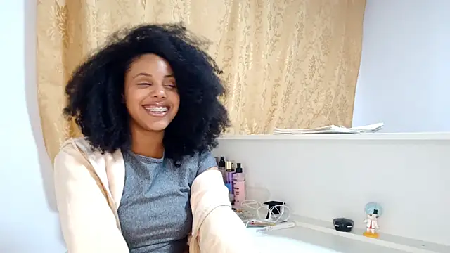 Snapshot of EsterSantopietro chatting on 02/23/26, 11:05 EsterSantopietro online show from 02/23/26, 11:05