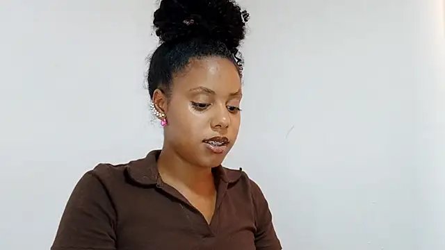 Snapshot of EsterSantopietro chatting on 02/19/26, 09:45 EsterSantopietro online show from 02/19/26, 09:45