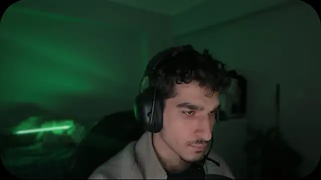 Snapshot of enesbabakral chatting on 02/10/26, 01:37 enesbabakral online show from 02/10/26, 01:37