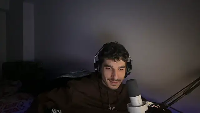 Snapshot of enesbabakral chatting on 02/25/26, 11:15 enesbabakral online show from 02/25/26, 11:15