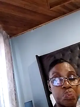 Snapshot of KINKYDOLL4U chatting on 02/17/26, 09:39 KINKYDOLL4U online show from 02/17/26, 09:39