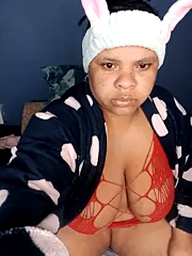 Snapshot of Sweet-Bella17 chatting on 07/14/26, 03:00 Sweet-Bella17 online show from 07/14/26, 03:00