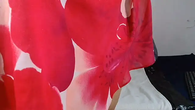 Sweet-Bella17 online show from 05/27/26, 03:47