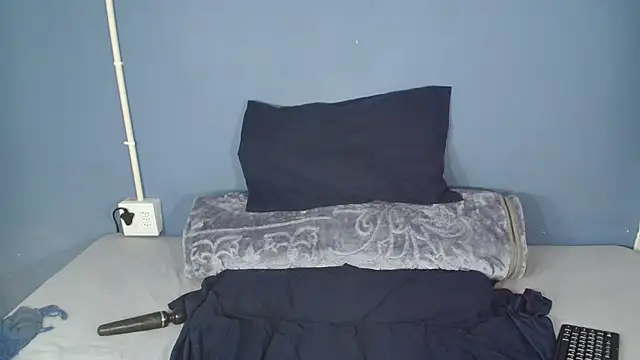 Sweet-Bella17 online show from 05/01/26, 04:12