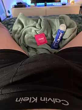 Snapshot of Thomascrtz chatting on 02/17/26, 09:12 Thomascrtz online show from 02/17/26, 09:12