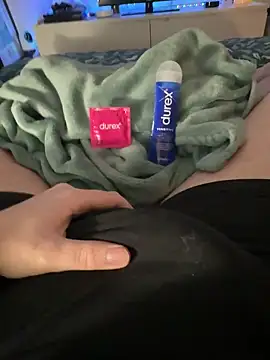 Snapshot of Thomascrtz chatting on 02/18/26, 09:44 Thomascrtz online show from 02/18/26, 09:44